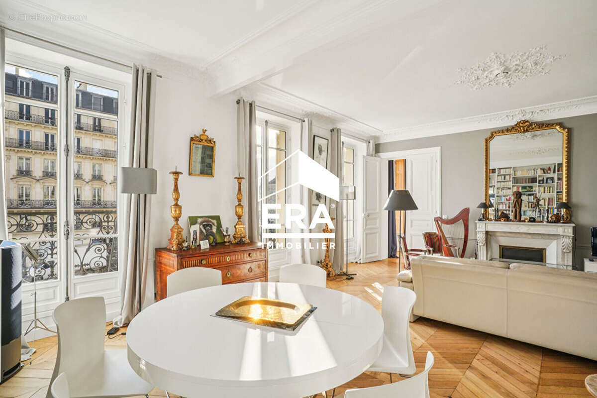 Appartement à PARIS-17E