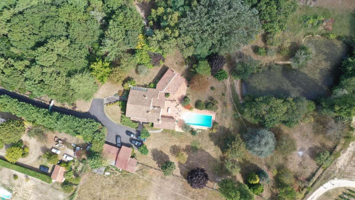 Découvrez le charme et les volumes d'une maison d'architecte - 300 m2 - 4 chambres   à pugnac dans un parc arboré pour savourer  - photo 18