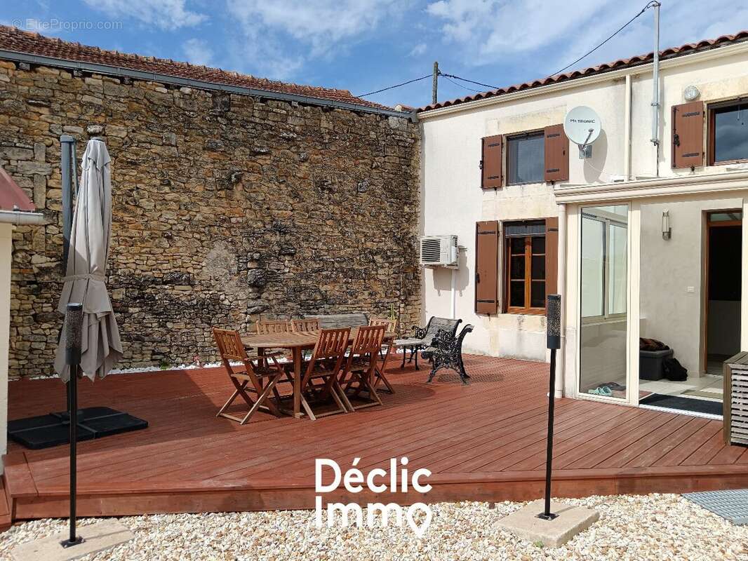 Maison en pierre avec dependances - photo 10