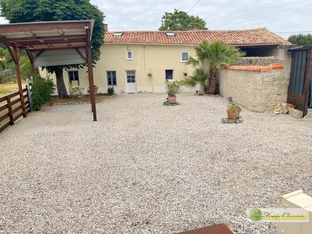 Maison à SAINT-FRAIGNE