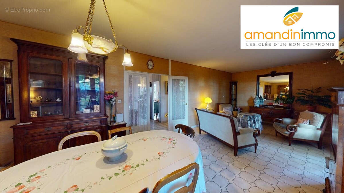 Maison à VERT-SAINT-DENIS