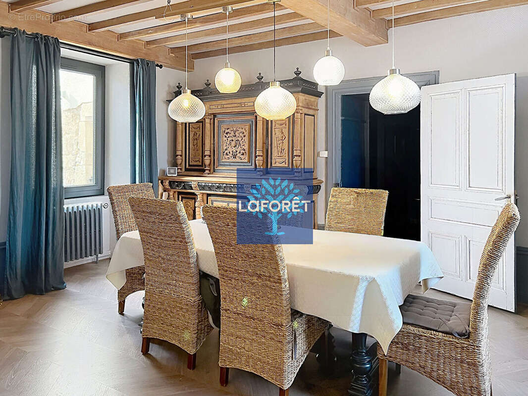 Soleymieux Maison atypique 260 m2  avec piscine 5 chambres - photo 4