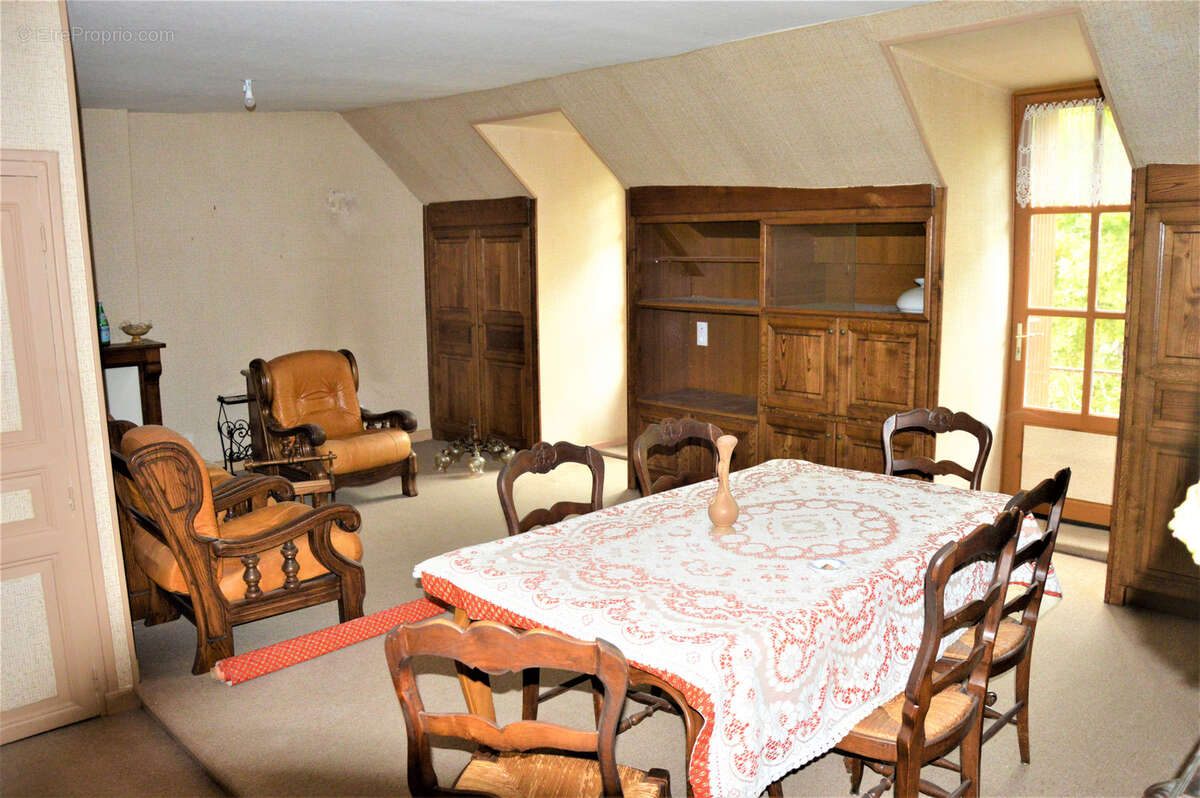 Appartement à ENTRAYGUES-SUR-TRUYERE