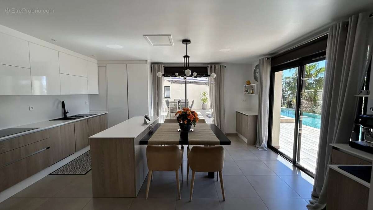 Maison à CHATEAUNEUF-GRASSE