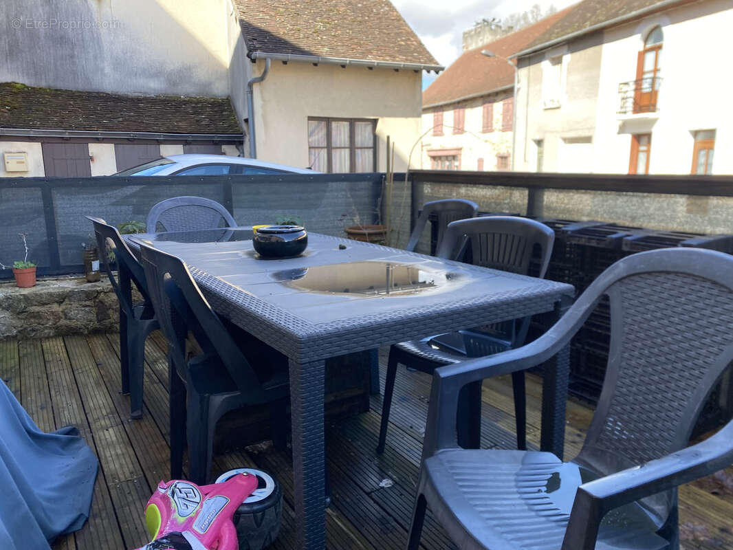 Maison à MAGNAC-BOURG