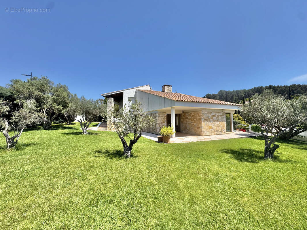 Maison à CARQUEIRANNE