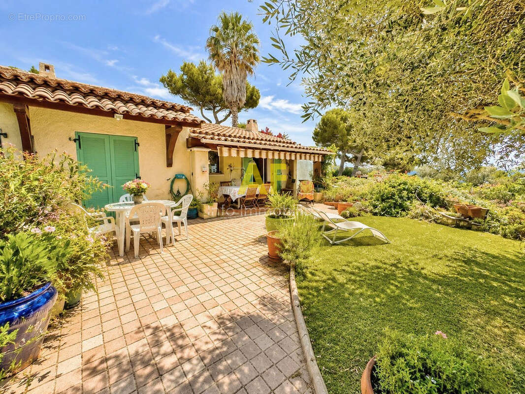 Maison provençale de plain-pied 3P avec vue mer   Domaine privé avec piscine, tennis et accès mer à pied - photo 3