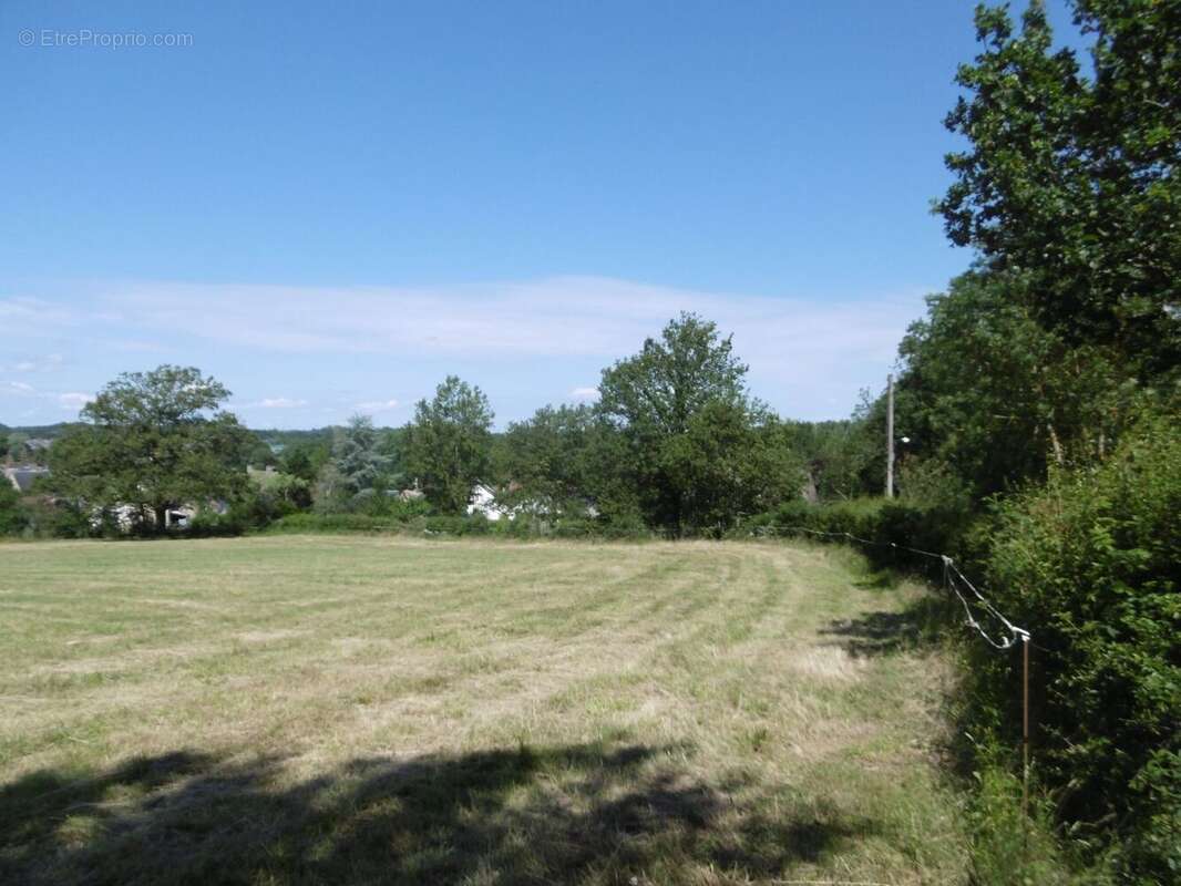 Terrain à LIGNIERES