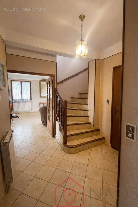 Sanary-sur-Mer - Maison familiale 5 pièces avec jardin arboré - photo 6