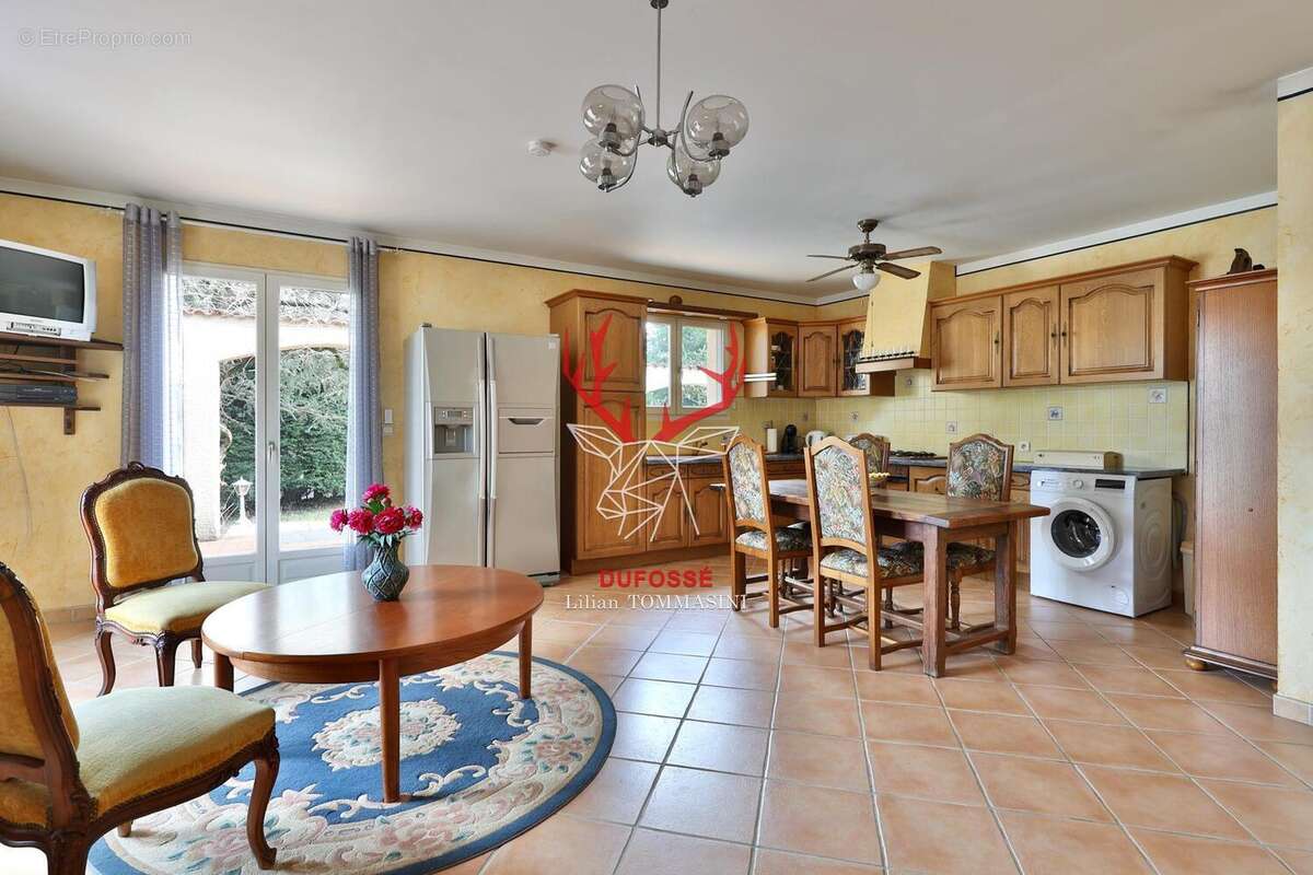 Maison à LA TOUR-DE-SALVAGNY