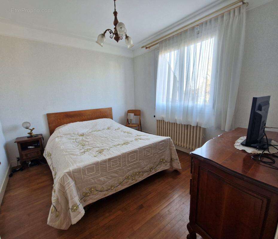 Maison à SAINTE-GENEVIEVE-DES-BOIS