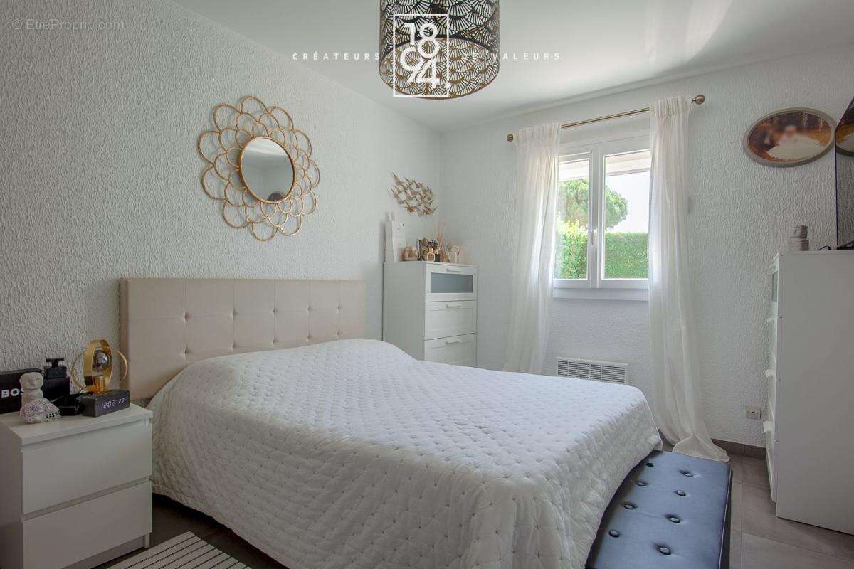 Maison traversante T4 de m² sur 110m² de terrain avec piscine, pool house et garage – Secteur Chantegrive - photo 11