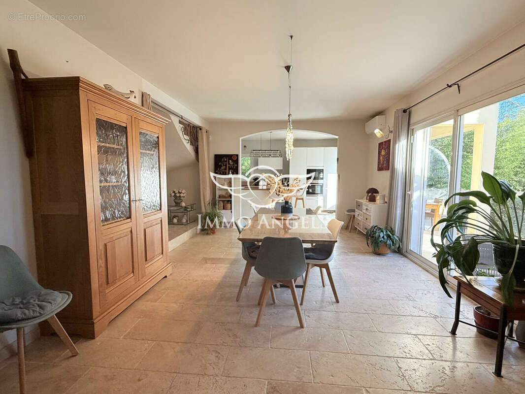 Maison à LAUDUN-L'ARDOISE