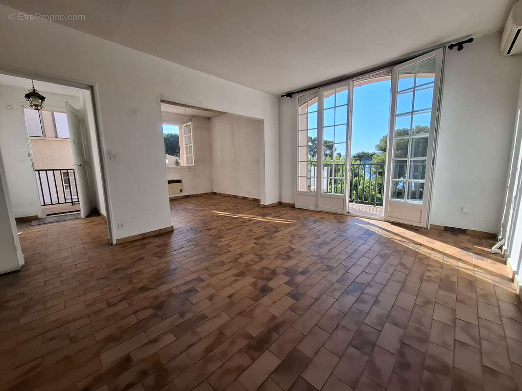 Appartement à SAINT-CYR-SUR-MER