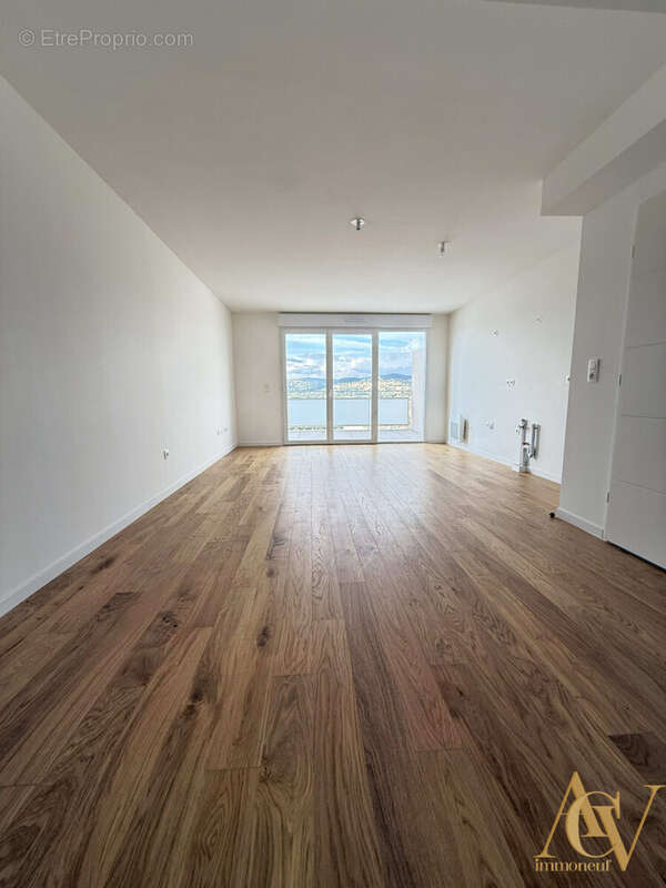 Superbe T3 traversant vue imprenable sur Grimaud 3 - Appartement à COGOLIN