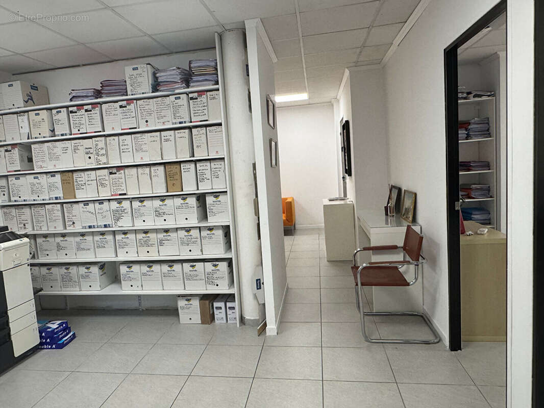 Commerce à EGUILLES