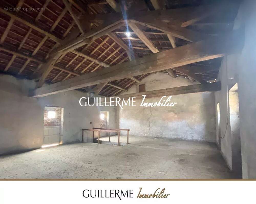 Appartement à SALORNAY-SUR-GUYE