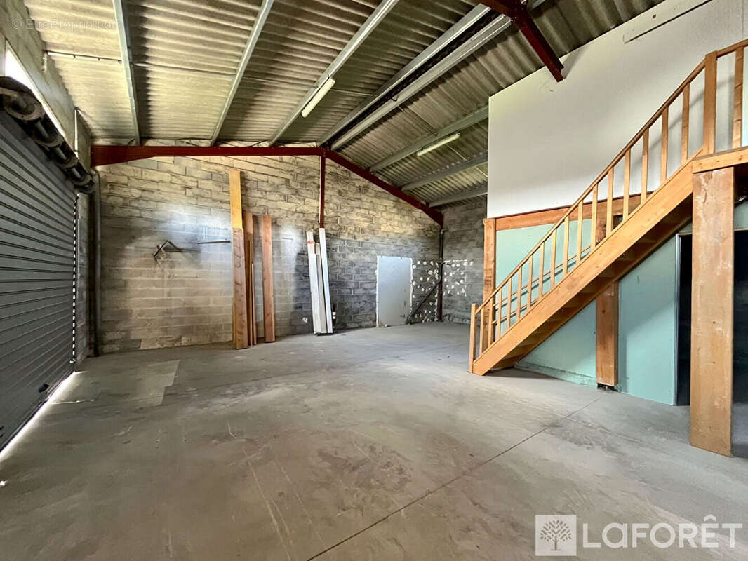 Commerce à AMBARES-ET-LAGRAVE