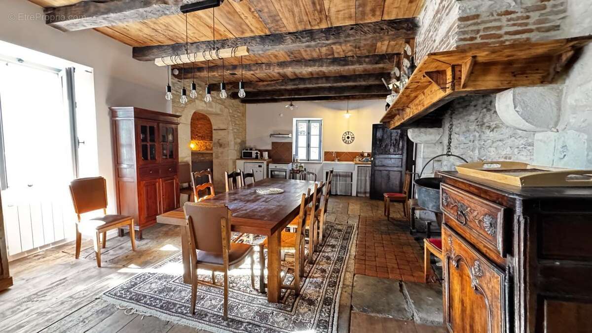Maison à TOUR-DE-FAURE
