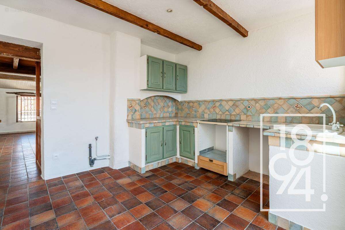 Appartement à CEYRESTE