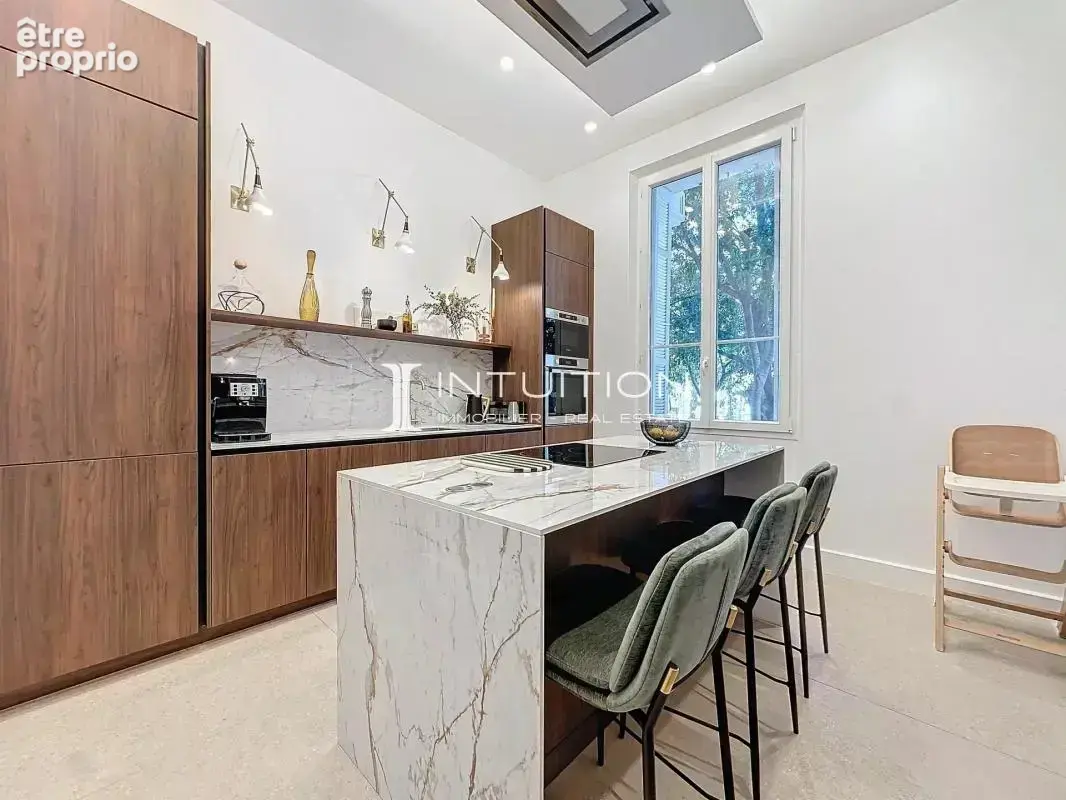 Antibes - Centre : Vaste appartement bourgeois avec terrasse - photo 6