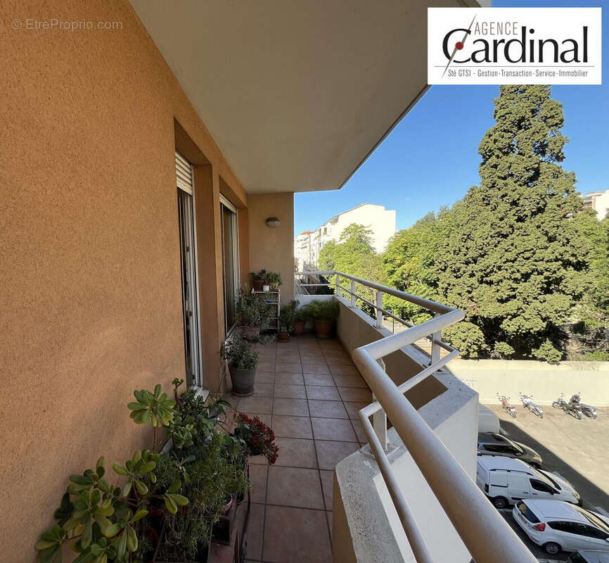 Appartement à MARSEILLE-5E