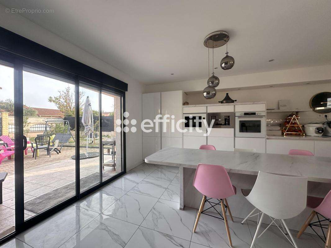 Maison à VAULX-EN-VELIN