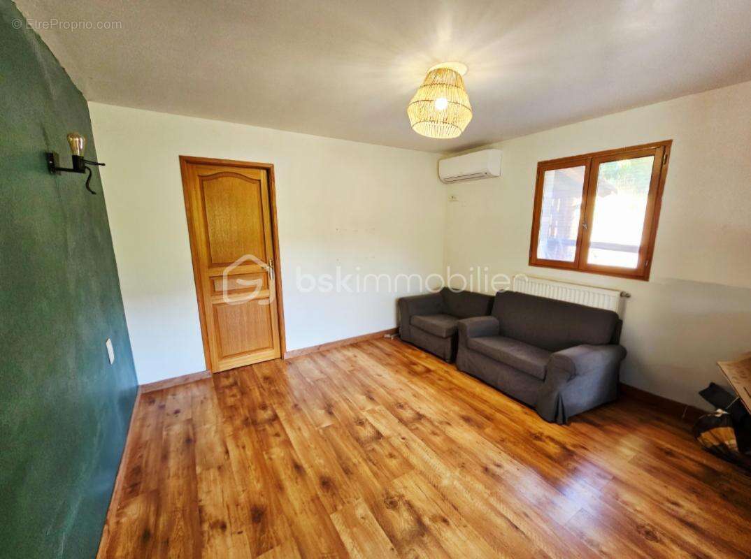 Maison de caractère de 108 m² avec terrain clos de 5 000 m² – Montaigut-le-Blanc - photo 9