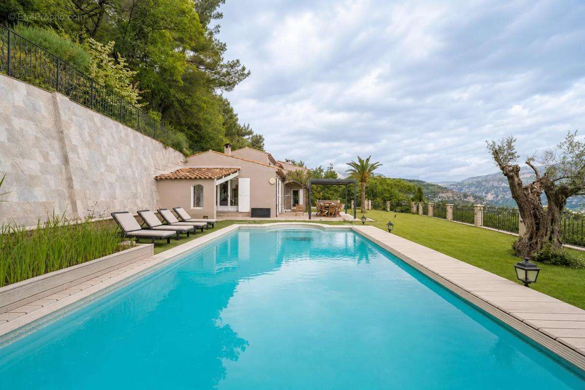 Maison de 6 pièces de 256 m² à Le Bar-sur-Loup - photo 37
