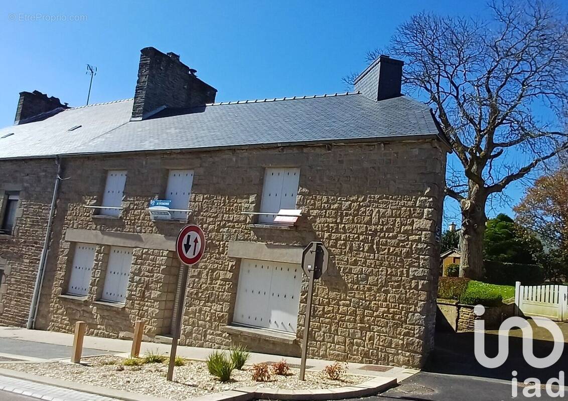 Photo 1 - Maison à PLOUGUENAST