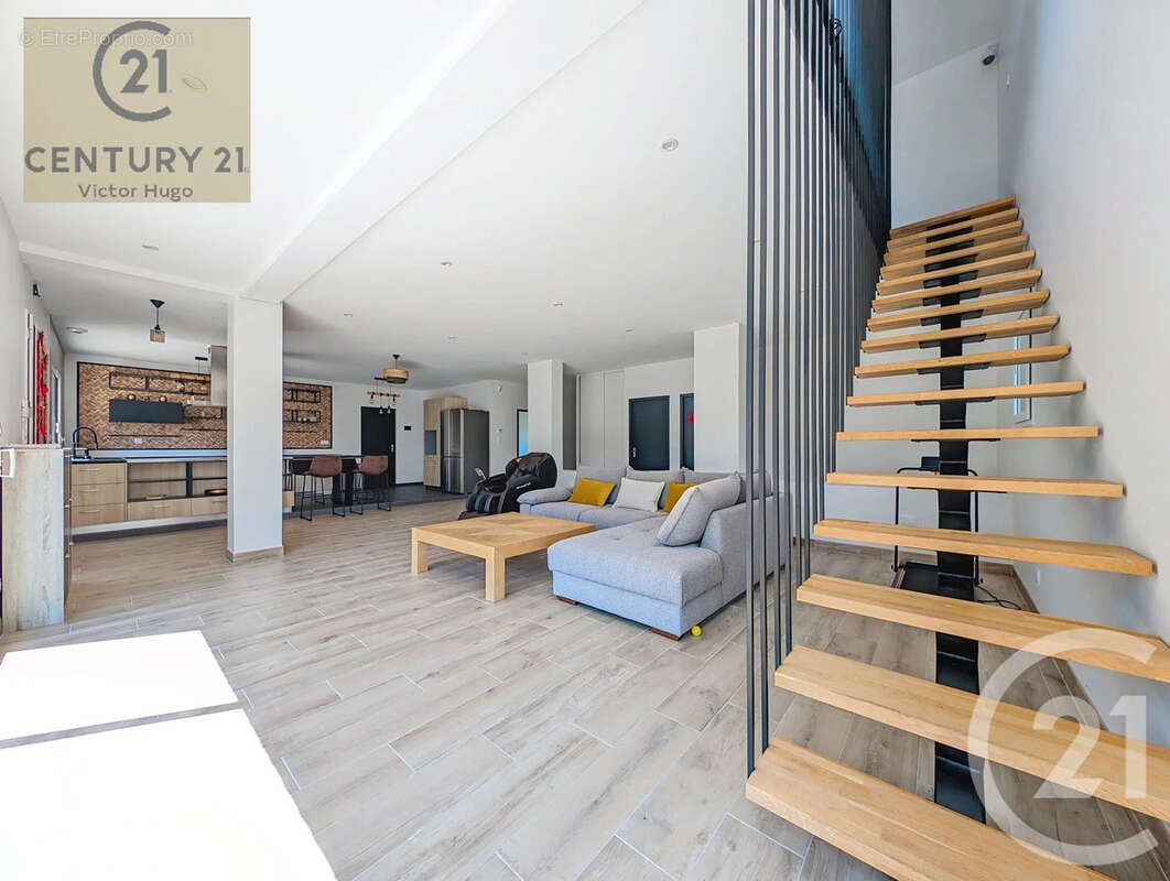 Maison 243 m² à Limoges  - photo 4