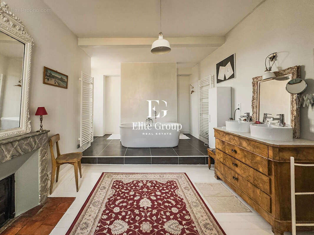 Maison à CHATEAUNEUF-SUR-CHARENTE