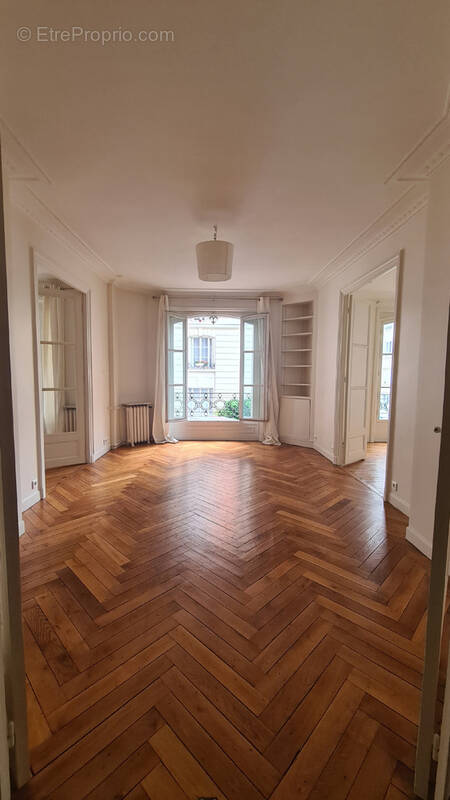 Appartement à PARIS-16E