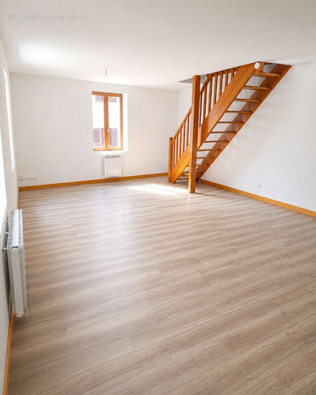 Duplex bon état , avec terrasse de 36 m2 . - photo 2