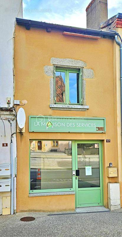 Commerce à LA PACAUDIERE