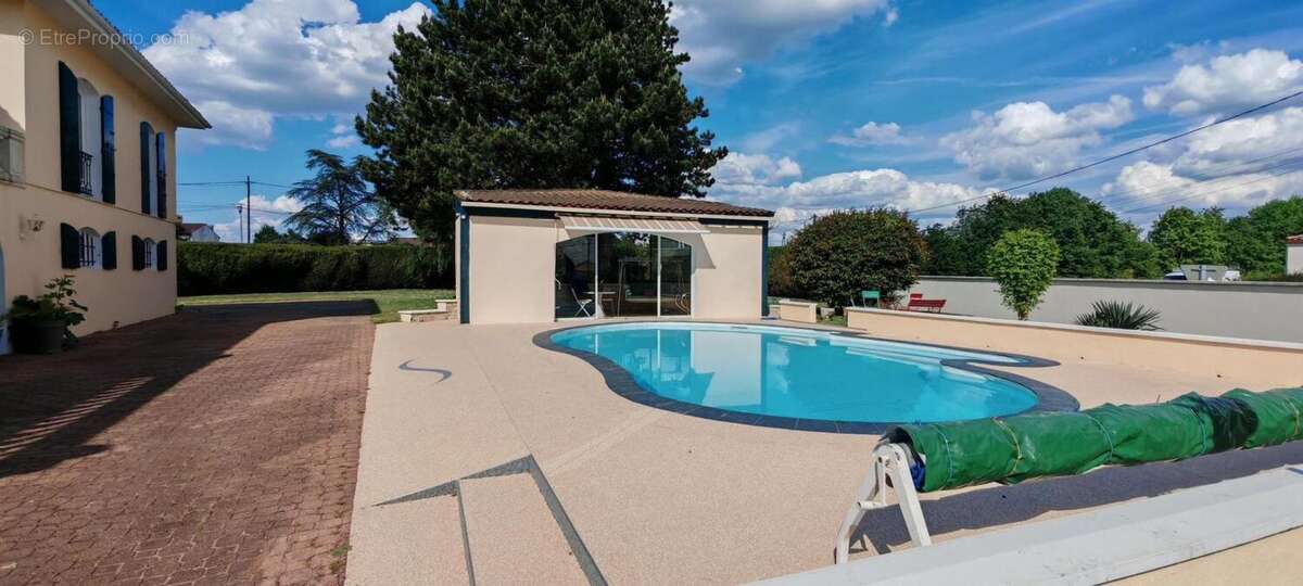Maison à SAINTES