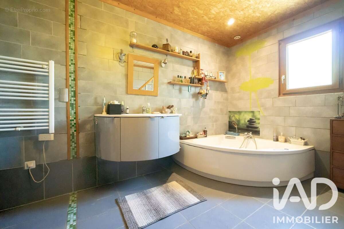 Maison 130 m² à Louignac  - photo 7