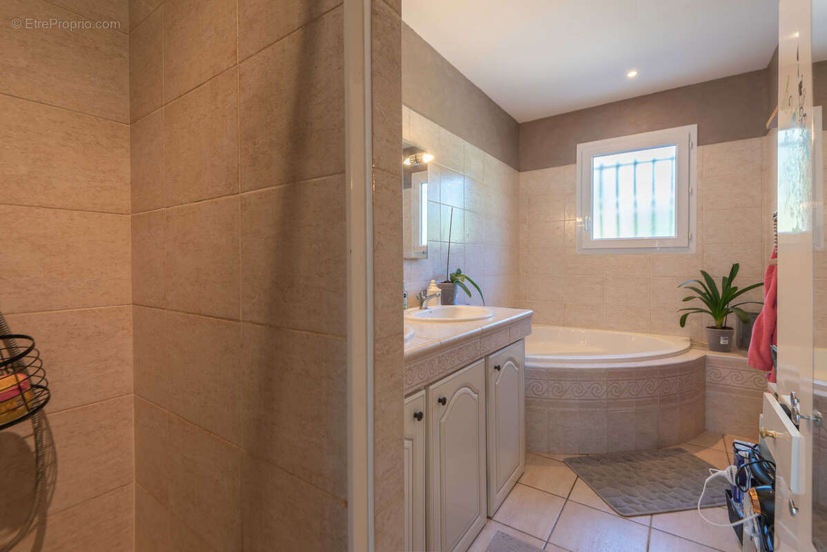 Maison à FARGUES-SAINT-HILAIRE