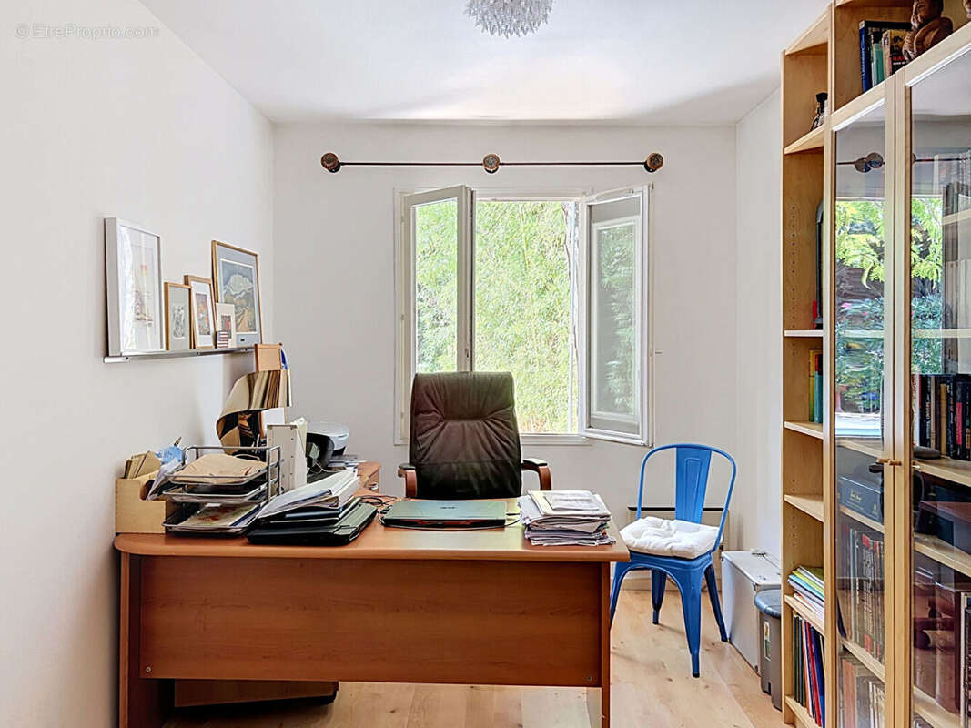 Maison 124 m² à Saint-Marc-Jaumegarde  - photo 9