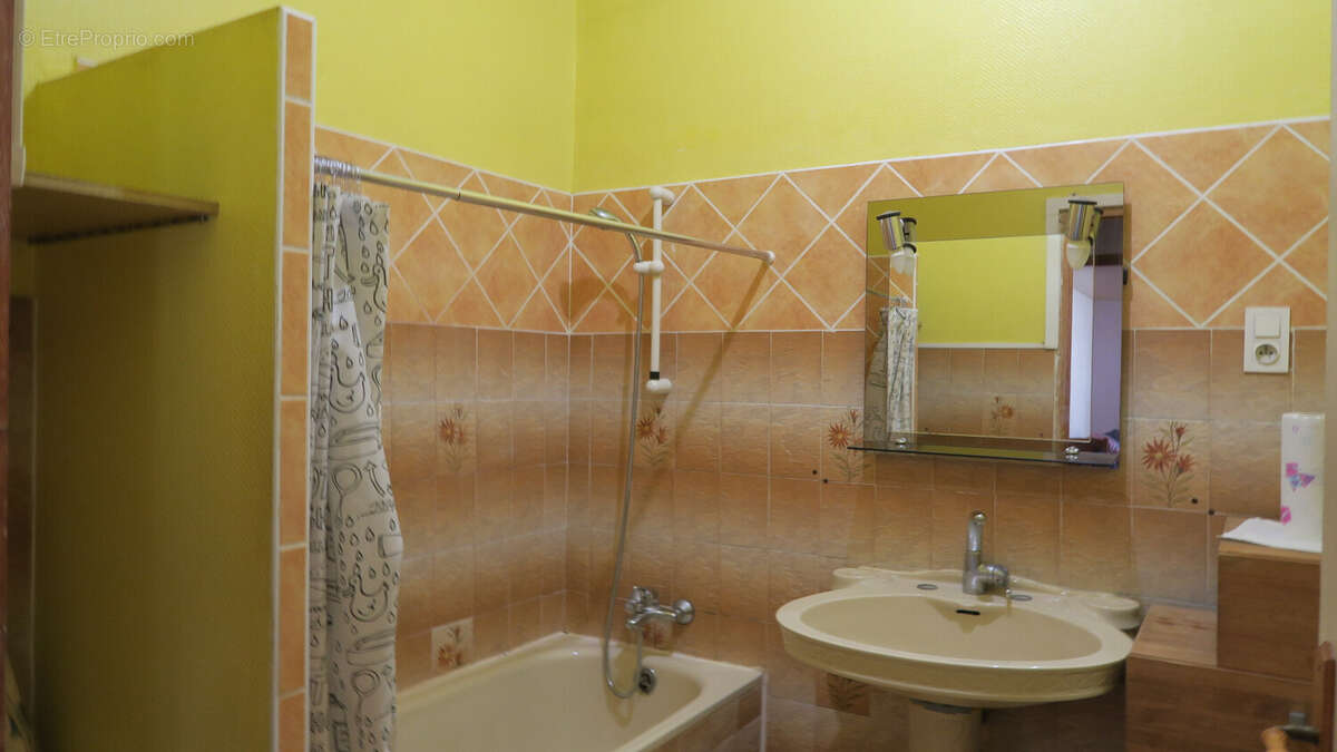 Appartement à MARSEILLE-5E