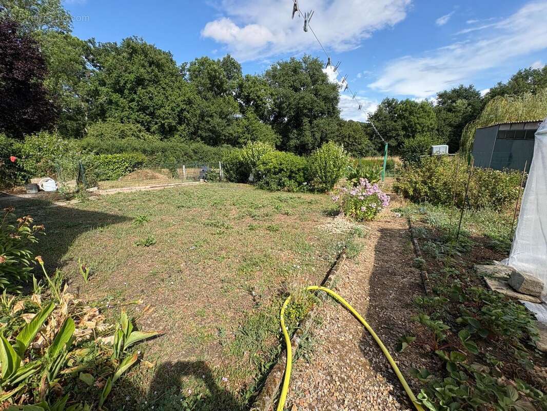 Maison 109 m² à Saint-Hilaire-En-Lignieres  - photo 2