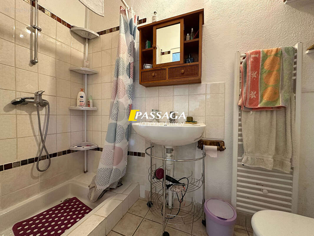 Maison à SAINT-SATURNIN-DE-LENNE