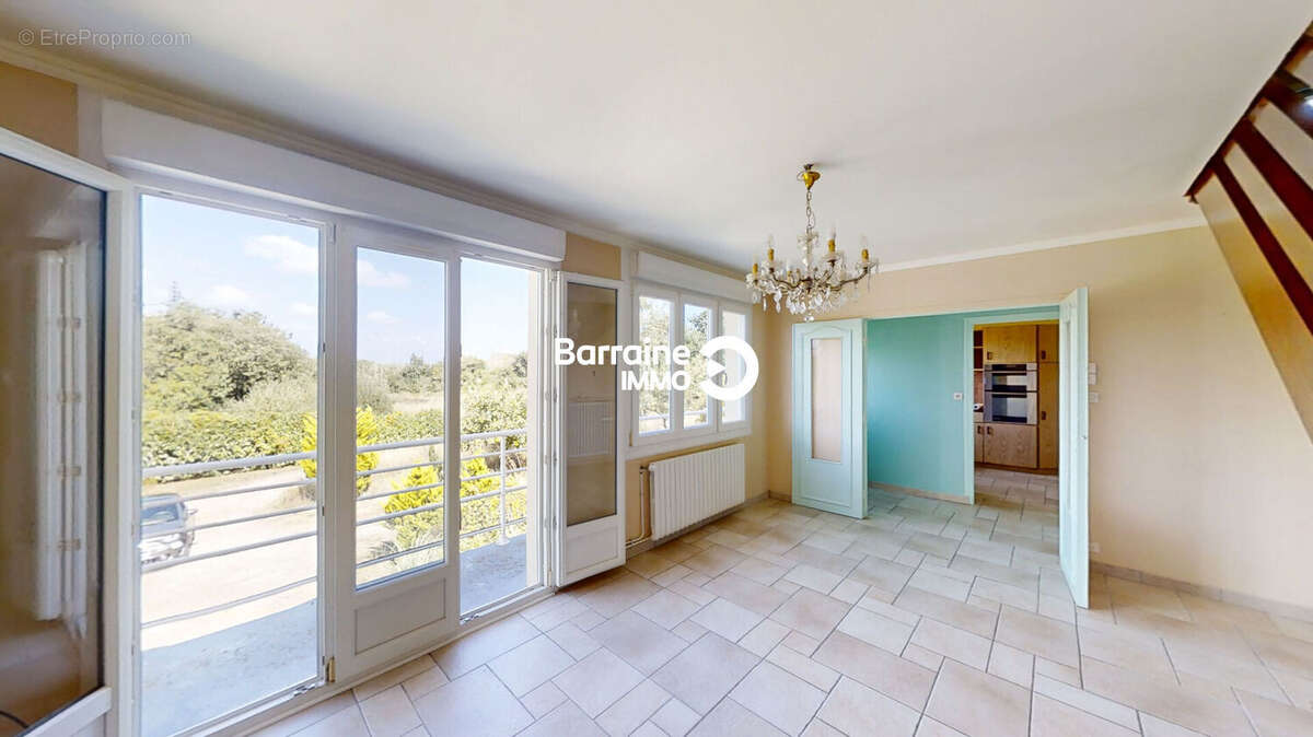 EXCLUSIVITE : Propriété de 164m² avec vue mer sur un terrain de 2 020 m² - photo 7