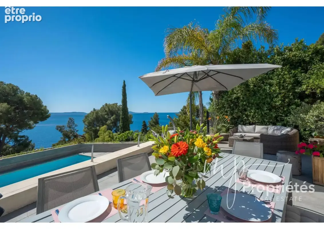 A VENDRE LE LAVANDOU AIGUEBELLE Charmante villa 192m² vue mer, piscine, garage - photo 2