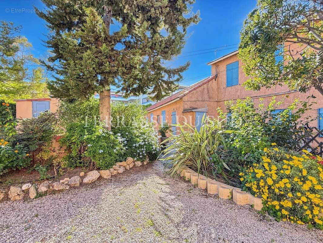 Appartement à MARSEILLE-12E