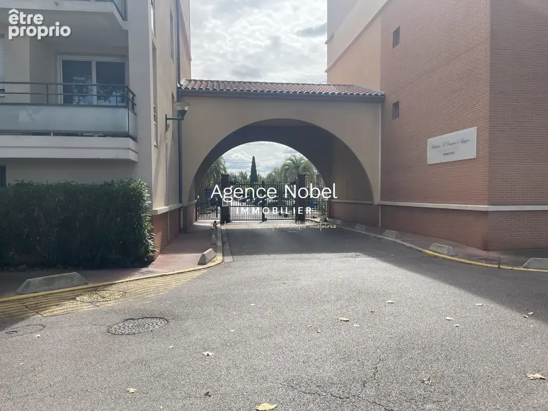 A vendre à Saint-Estève   appartement T2 avec terrasse, parking, piscine - photo 2