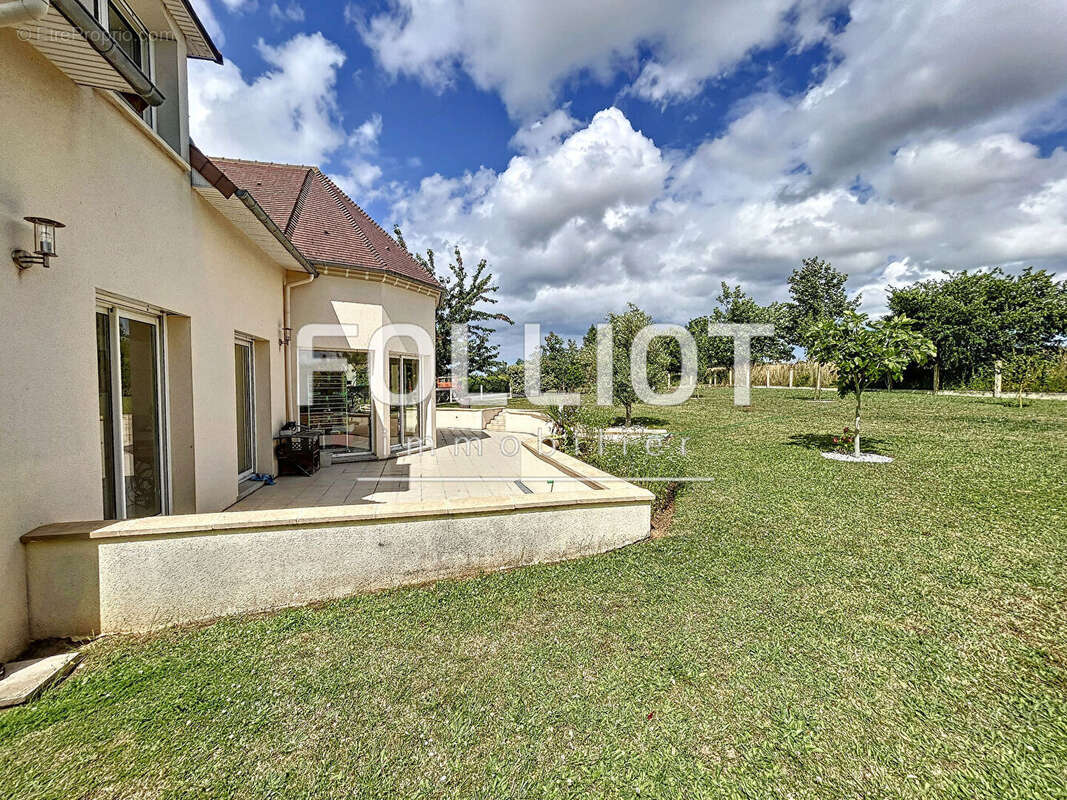 ACHAT / VENTE d'une maison T6 (180 m²) à REVIERS, terrain 1265 m2 - photo 4