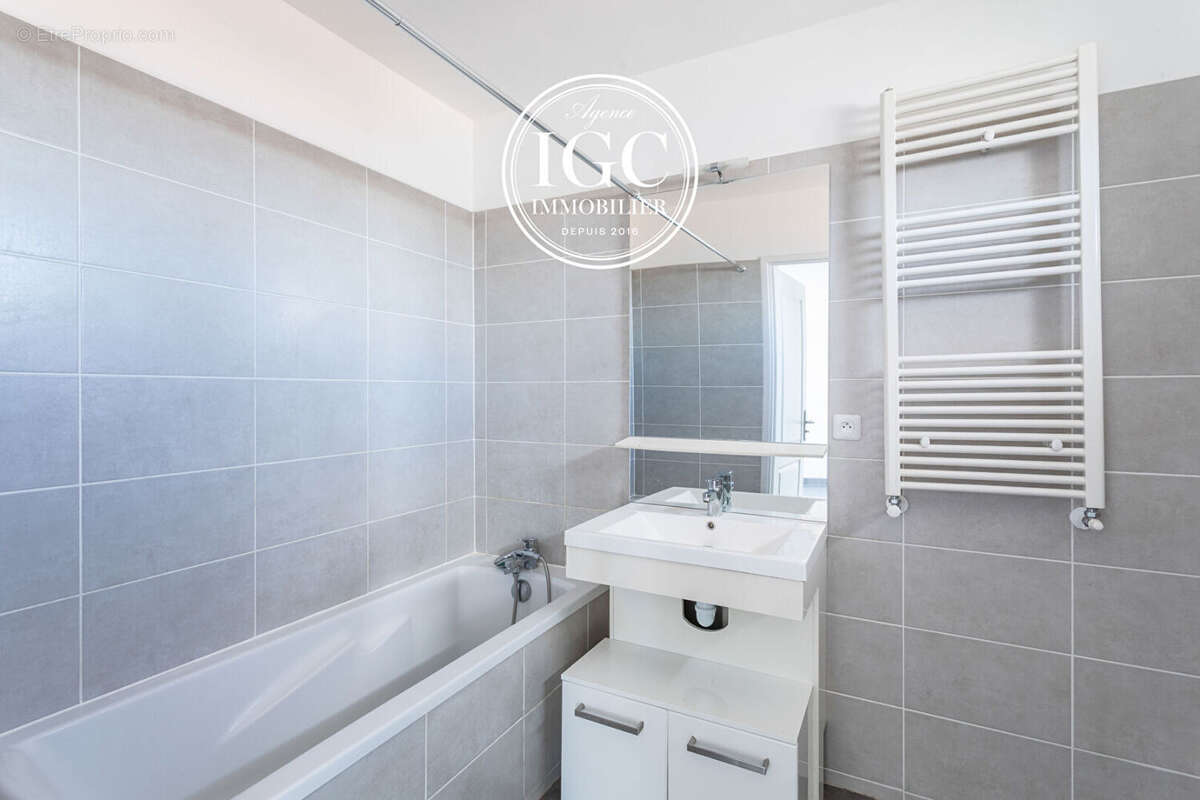 Appartement à CHATEAUNEUF-LES-MARTIGUES