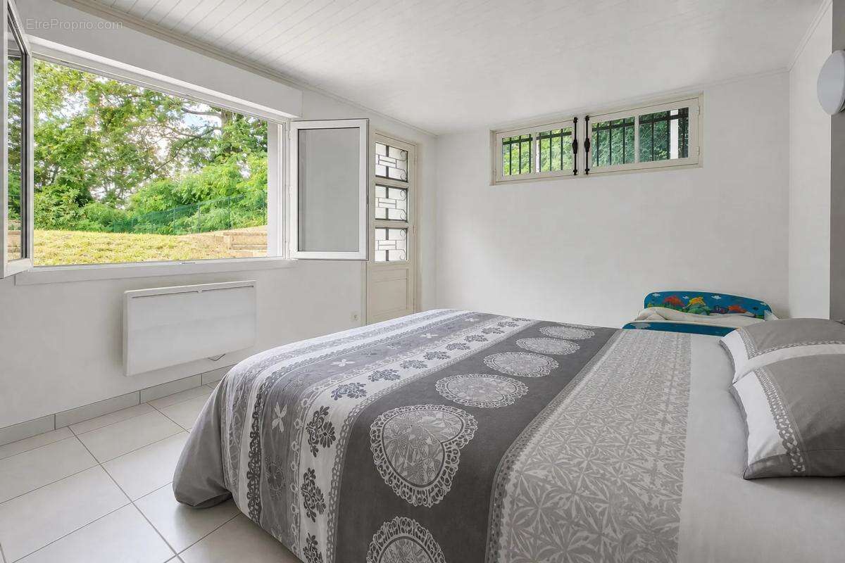Maison de 5 pièces de 143 m² à Linas - photo 5