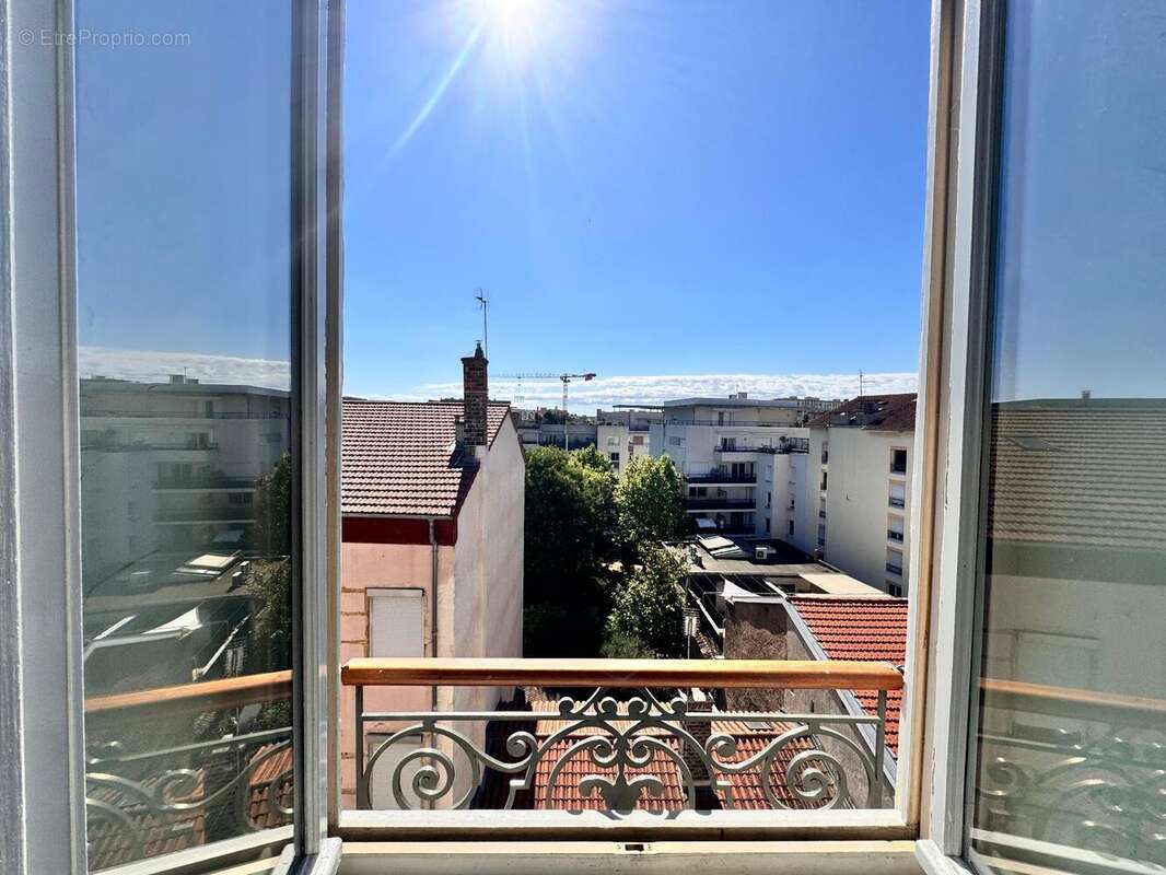   - Appartement à LYON-7E